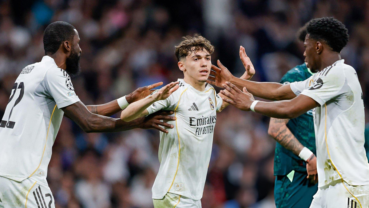 Thiago-Pitarch-Real-Madrid-ante-el-Manchester-City-ovacionado